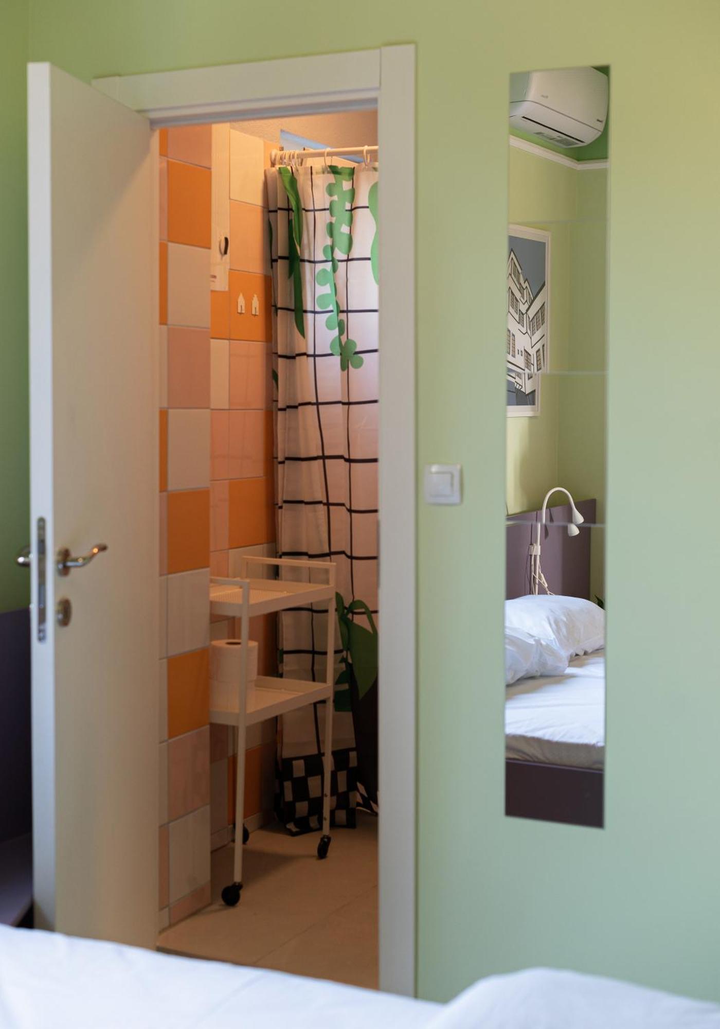 Iris Agata Hostel Ohrid Exterior photo